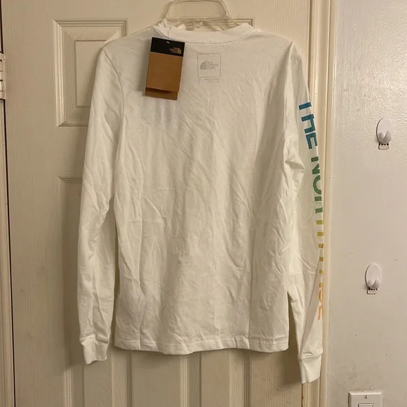 The North Face Women’s Shirt - Picture 4 of 6